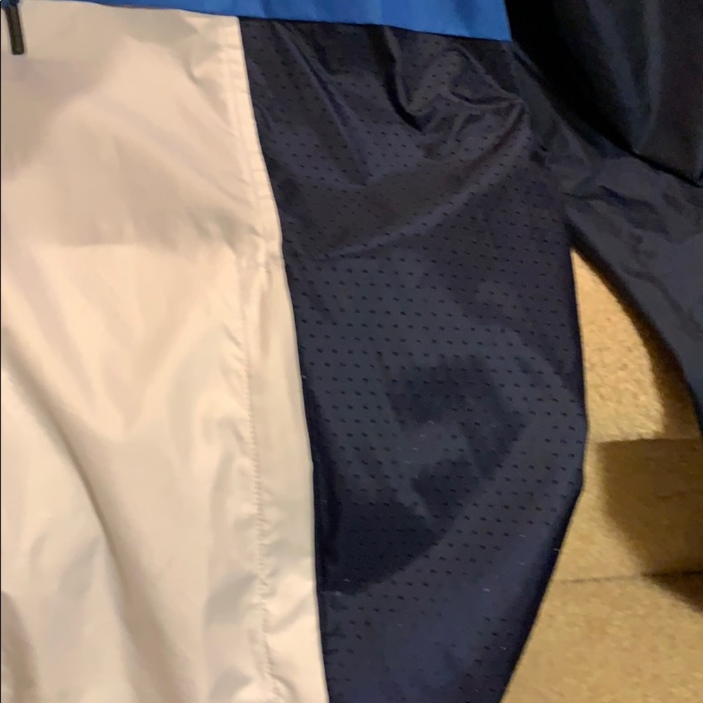 Wind Breaker - Picture 2 of 4